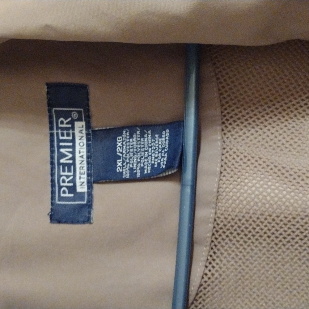 Lightweight jacket - Picture 2 of 3